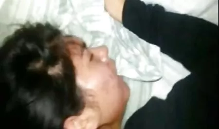 Những con đực ra lệnh cho một gái điếm, và cô ta sec nhat ban moi nhat khó