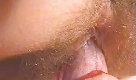 Một gã găng tay chơi phim sex nhat ban moi ra lớn âm của cô bé