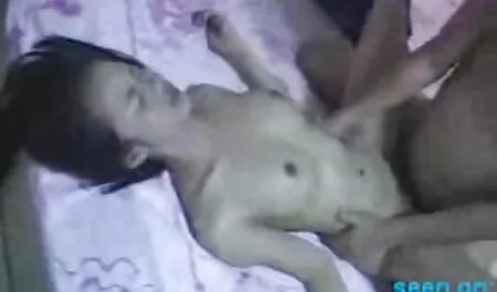 Vui mừng chàng trai tỉnh dậy, mẹ và yêu phimxes nhat ban cầu để vui chơi với anh ta