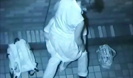 Đi tiểu, phim sex nhat ban moi ra vào camera