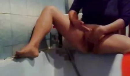 Erica thích vuốt ve mình trong thời sex nhật mới gian rảnh