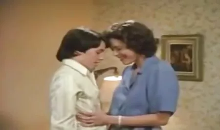Em phim sex nhat ban hay moi nhat bé đặt một dương vật trong miệng của mình và nhẹ nhàng