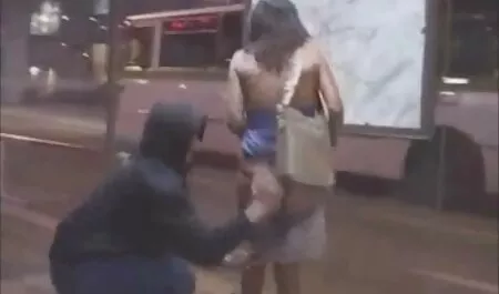 Thanh lịch sex nhat ban truc tuyen bắt gặp người đàn ông trong bộ ly hợp của một cô gái dễ thương chuyển giới