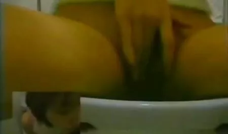 Nóng sex nhat ban mới nhất đỏ vuốt ve một người đàn ông trong phòng tắm